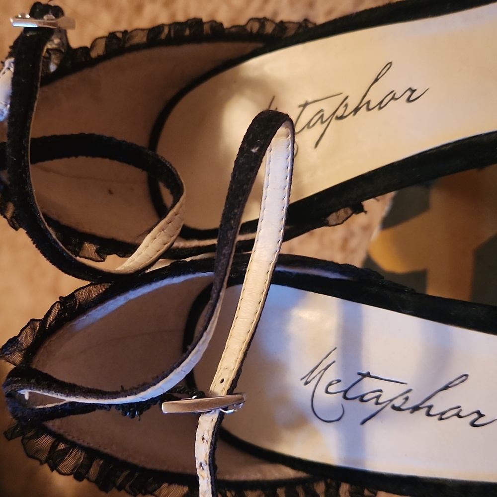 Metaphor Elegant Black and Cream Peep-Toe Heels with Bow - Picture 8 of 13
